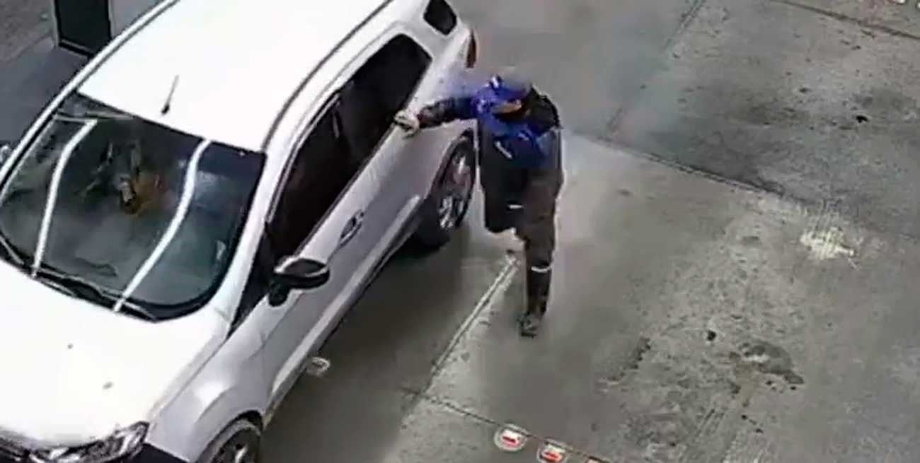 Cargó combustible, aceleró y escapó sin pagar: quedó registrado por las cámaras
