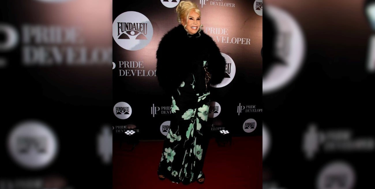 Susana Giménez sorprendió con un look maximalista: vestido floreado y abrigo de piel