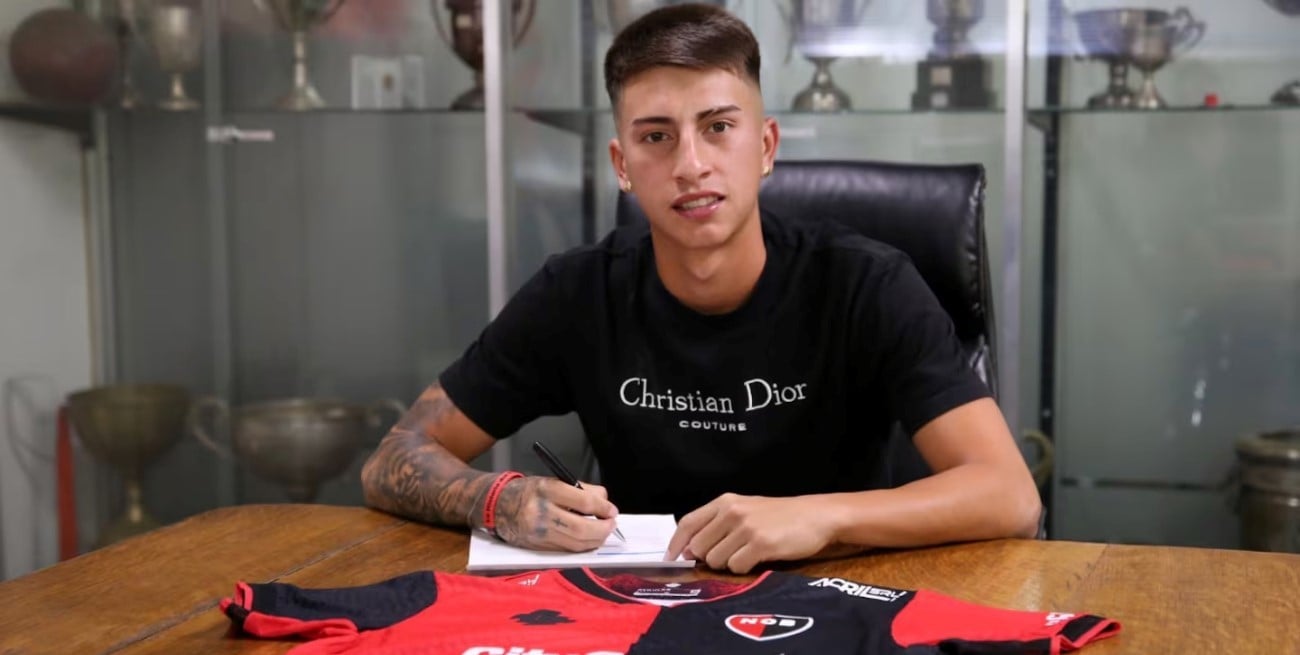 Detuvieron a un futbolista de Newell’s en Rosario tras una alerta por un arma