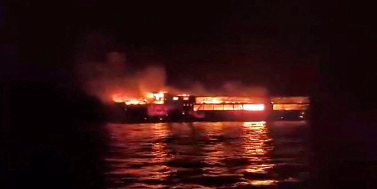 Incendio en un ferry en Filipinas: hay 5 muertos y 86 desaparecidos
