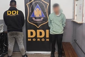 El acusado fue localizado en Merlo mediante su teléfono celular.