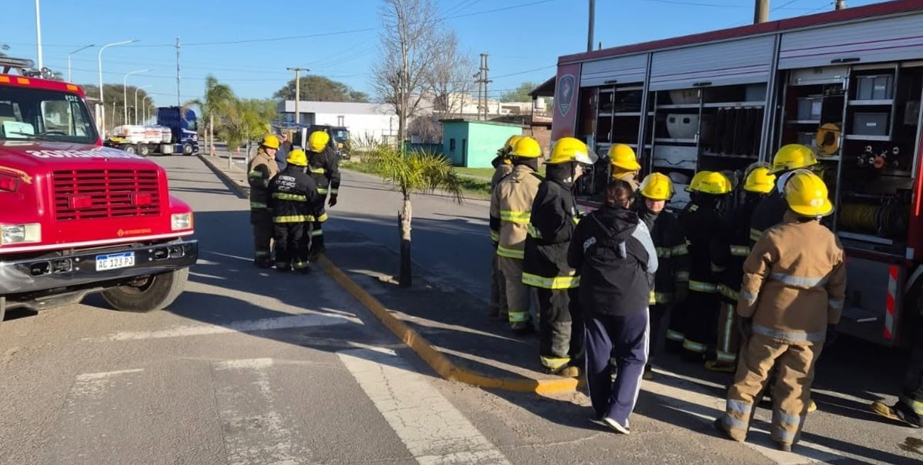 Bomberos de la región se capacitaron en San Jerónimo del Sauce ante situaciones con materiales peligrosos