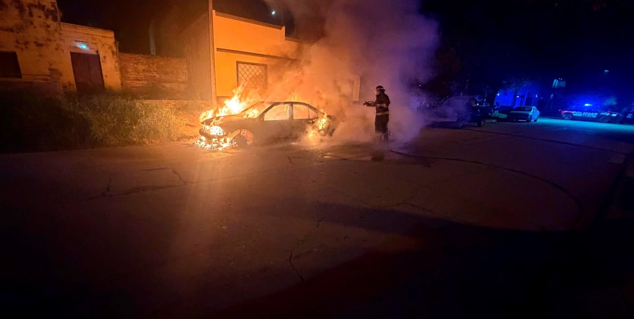12 vehículos quemados en 13 días: llamativa seguidilla en el área metropolitana de Santa Fe