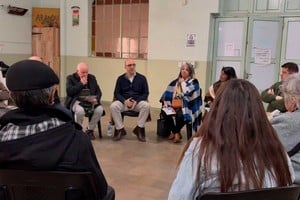 Corral mantuvo encuentros con vecinos, donde expuso la propuesta.