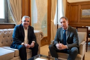 A contramano de la mayoría de los gobernadores que buscan desdoblar, Raúl Jalil confirmó que Catamarca votará gobernador y legisladores el 24 de octubre de 2027, en simultáneo con las elecciones presidenciales de Argentina.

