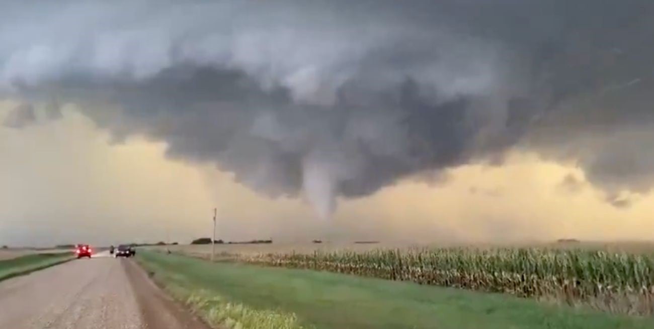 Un peligroso tornado tocó tierra en Minnesota y generó conmoción en la región
