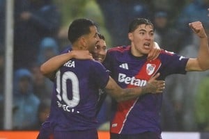 River ganó sobre la hora en Tucumán y se metió en zona de playoffs