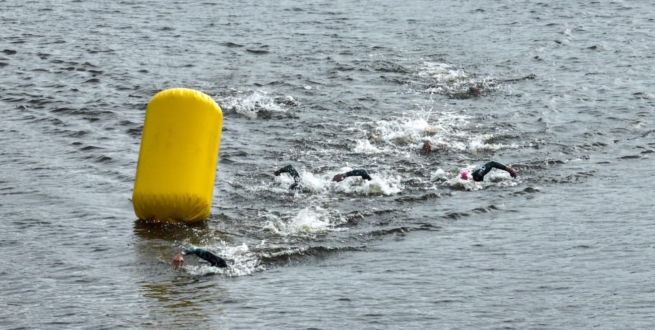 Dominio brasileño en los 10k de Aguas Abiertas en el Parque del Sur