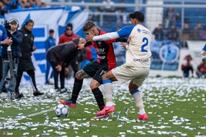 Colón profundizó su crisis deportiva tras caer por 2 a 0 frente a Godoy Cruz en Mendoza, sumando su tercera derrota consecutiva. Foto: Franco Monsalvo.
