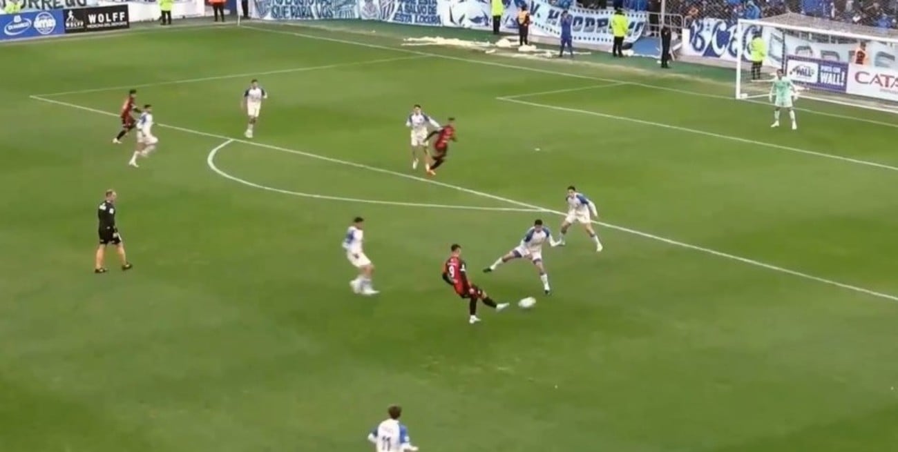 Dos offsides y una roja: las polémicas jugadas contra Colón en la caída ante Godoy Cruz
