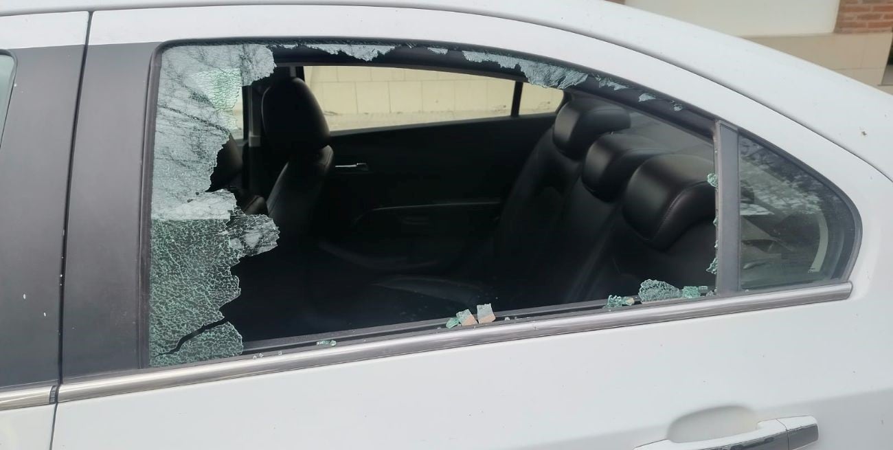 Rompieron el vidrio del auto de un relator deportivo y le robaron sus herramientas de trabajo