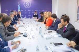 El Gobierno, con Karina Milei al frente, ultima detalles de una nueva reunión por la llegada del Papa a la Argentina.
