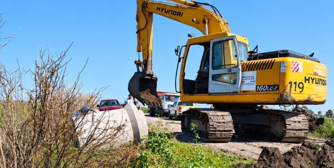Avanzan los trabajos de alcantarillado sobre la Ruta Provincial 30 en Gato Colorado