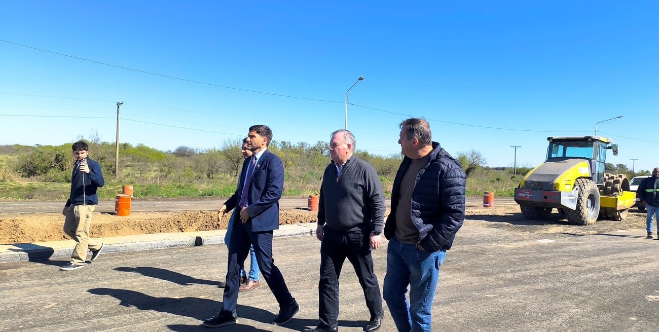 Pullaro supervisó el avance de las obras viales y puentes en el departamento San Cristóbal
