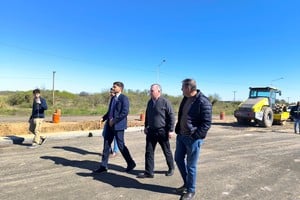 El gobierno provincial de Santa Fe lleva adelante importantes obras de infraestructura vial en el departamento San Cristóbal, con el objetivo de optimizar la seguridad y transitabilidad en rutas de intenso tránsito. 