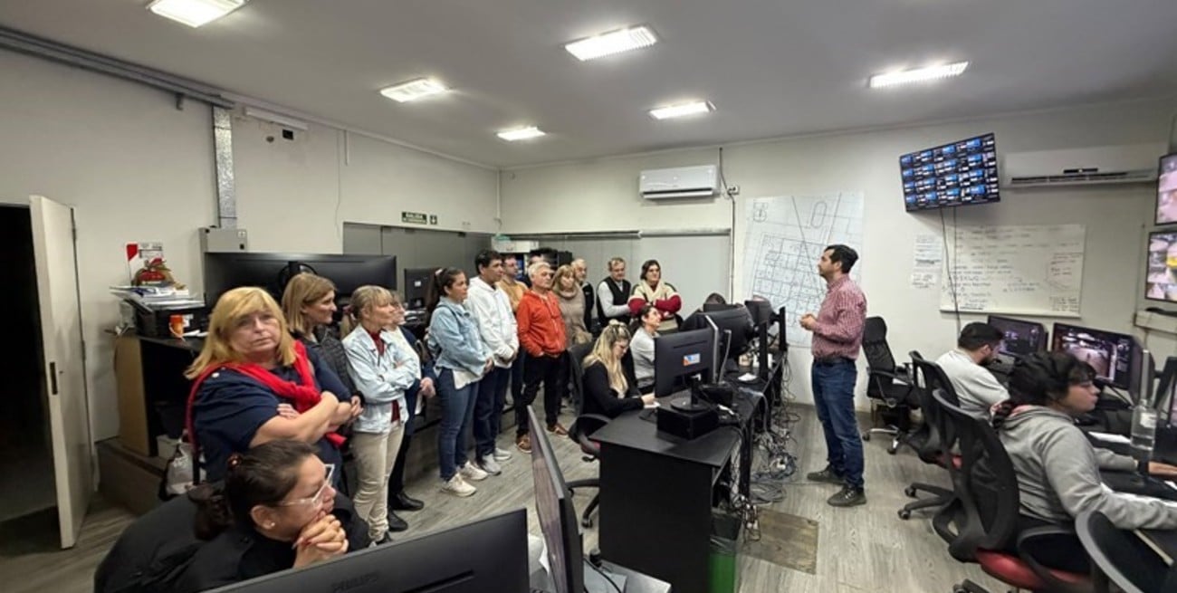 Rafaela: vecinos del barrio 30 de Octubre conocieron cómo funciona el Centro de Monitoreo