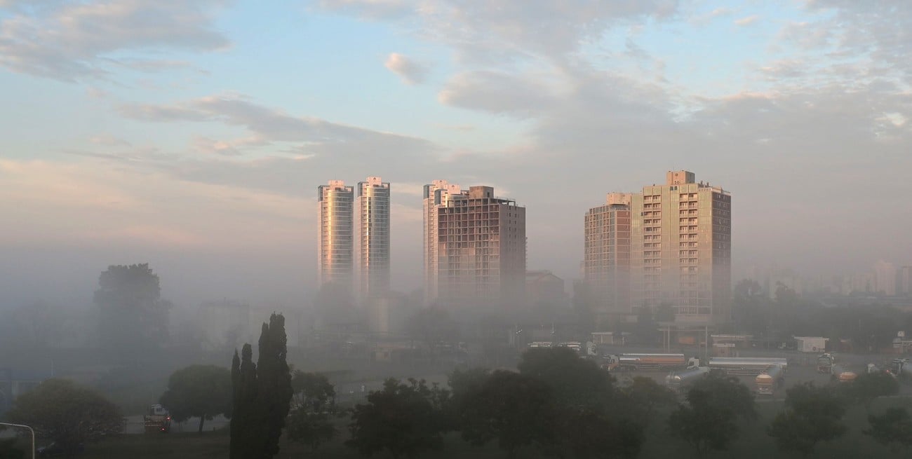 Martes despejado, con neblina y una tarde templada en la ciudad de Santa Fe