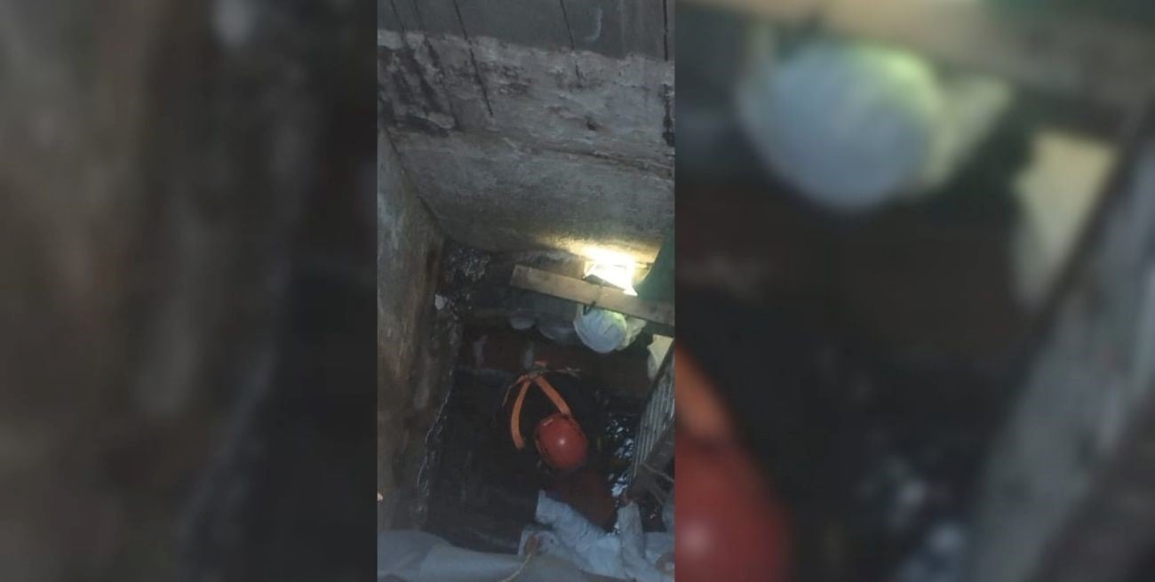Rescatan a un hombre que cayó a un pozo de unos siete metros de profundidad