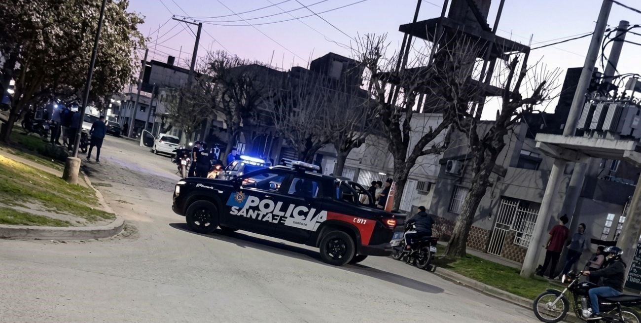 Un hombre fue detenido tras fugar y chocar con una moto robada