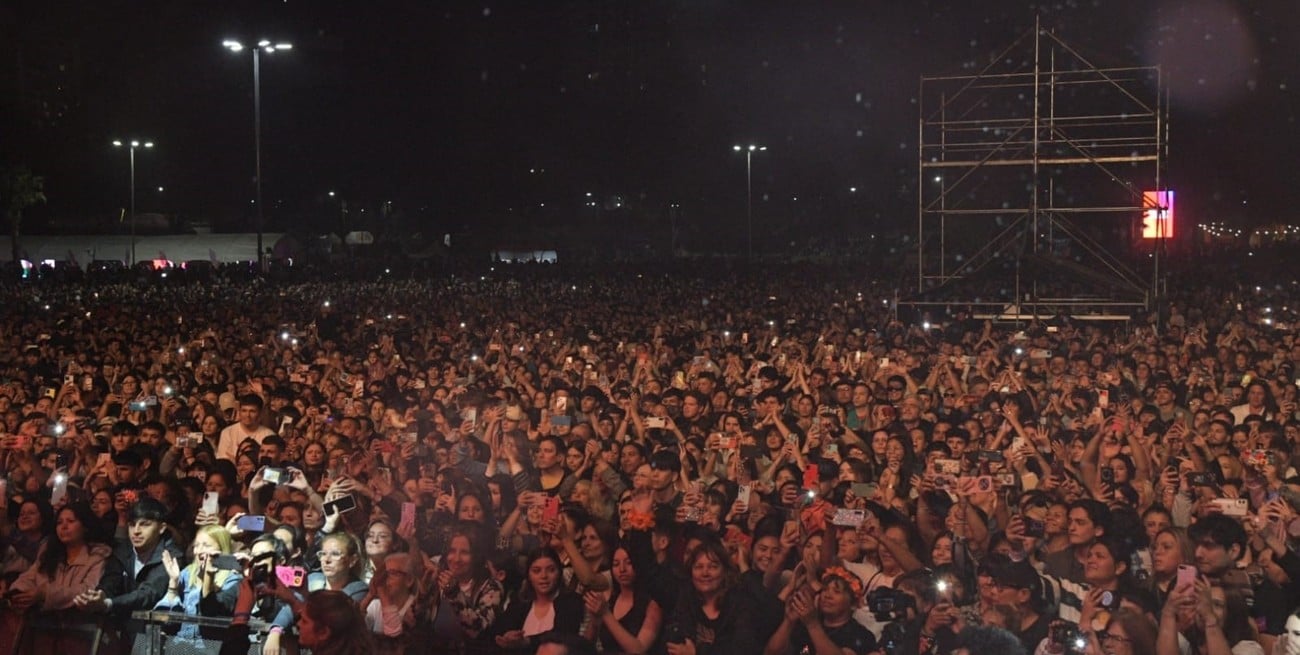 Una noche para recordar: más de 30.000 personas coparon el Fan Fest de Santa Fe