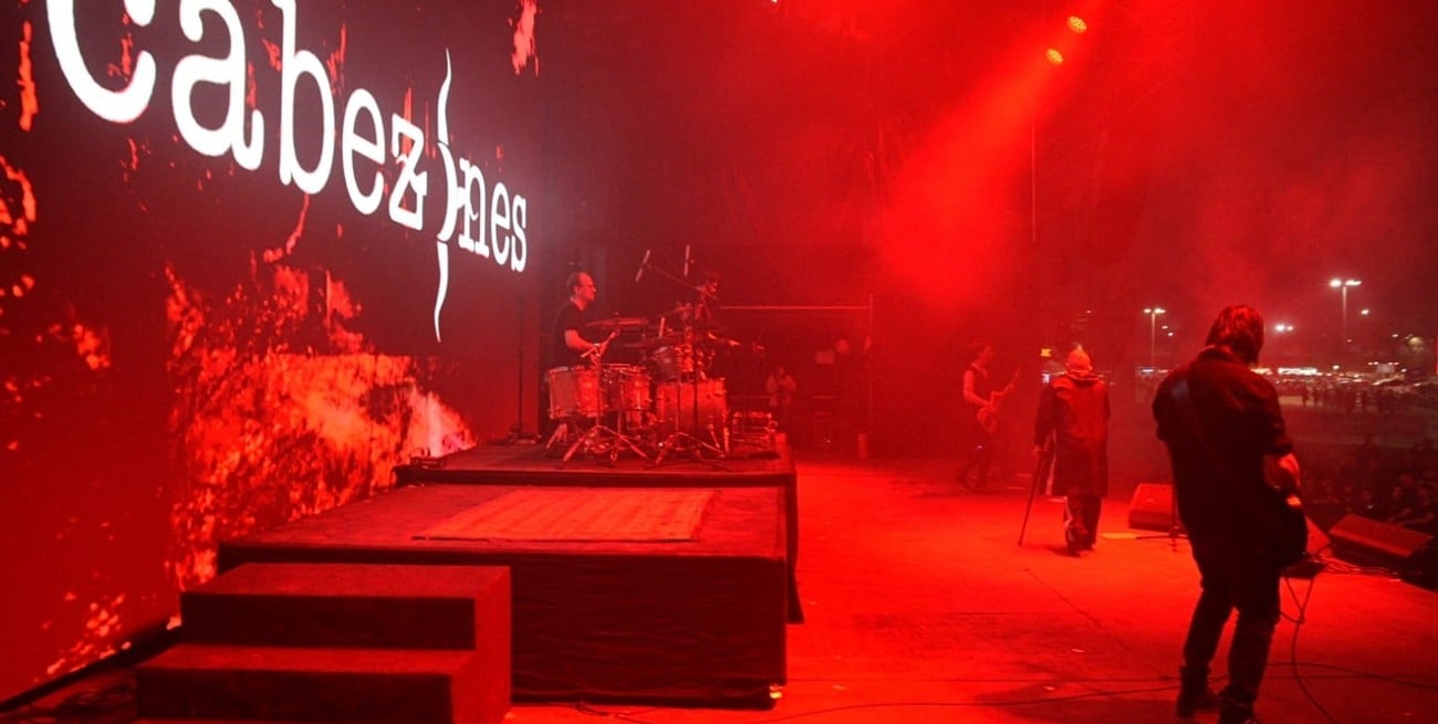 Fan Fest: Santiago Motorizado, Cabezones y Los Tipitos encendieron la noche