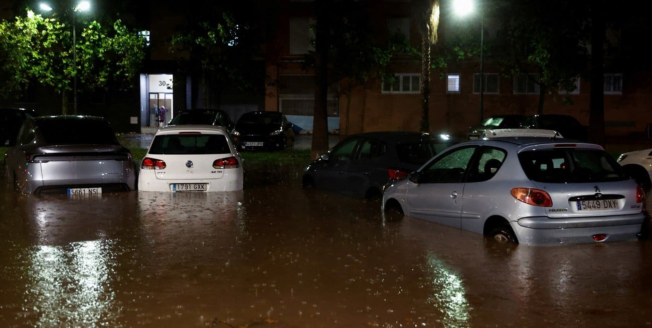 Fuertes lluvias e inundaciones en Valencia: cerraron el aeropuerto y suspendieron clases