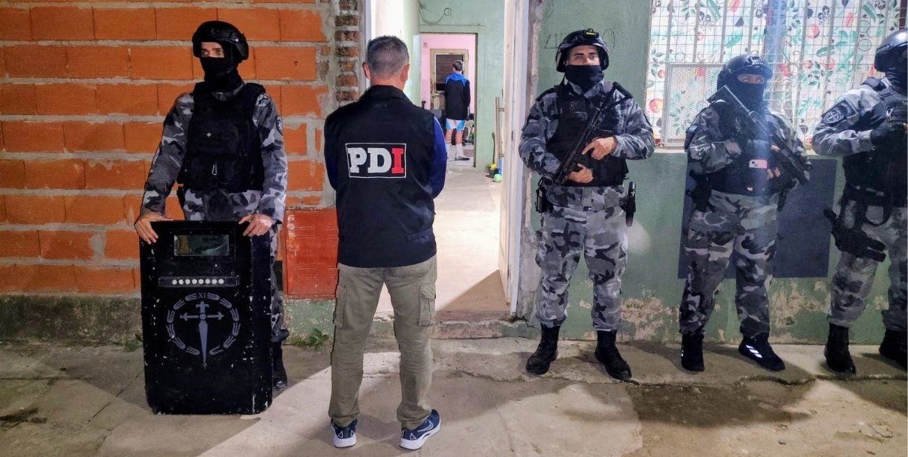 Múltiples allanamientos por falsas denuncias y tráfico de armas en Santa Fe y Rincón