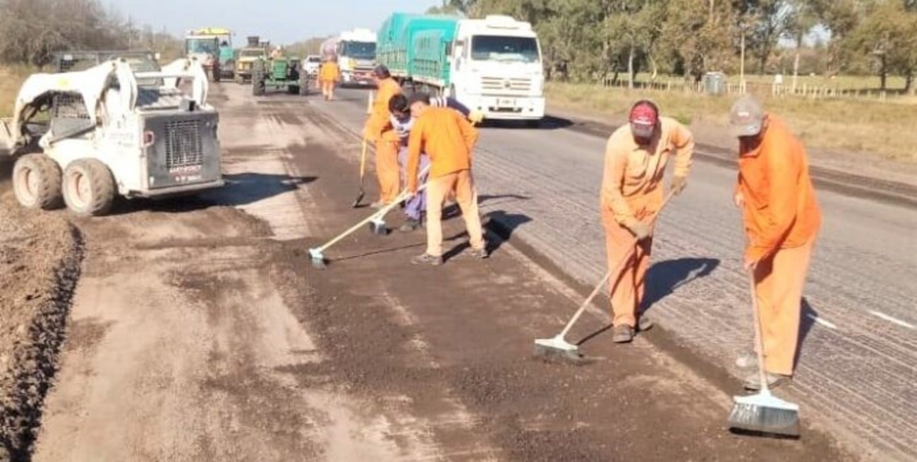 Ruta 11: realizan obras de recuperación de la calzada entre Vera y Malabrigo