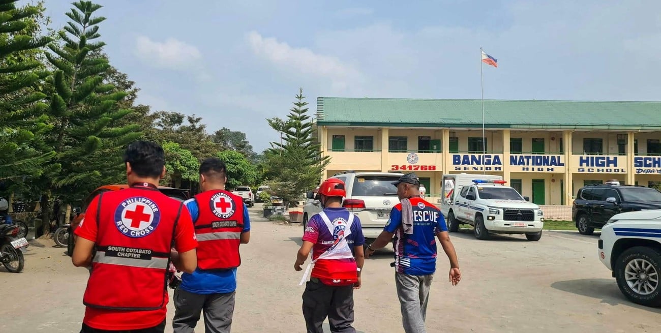 Un alumno de noveno grado mató a cinco personas en una escuela de Filipinas y se suicidó