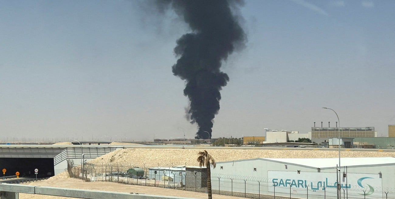 Alerta aérea y fuertes explosiones en Riad mientras se intensifican los combates en Yemen