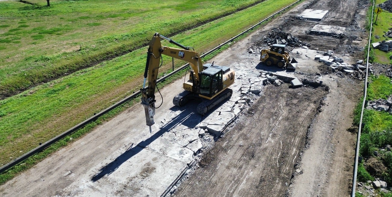 Con tres frentes: así avanza la reparación de la Ruta A012 en el sur santafesino