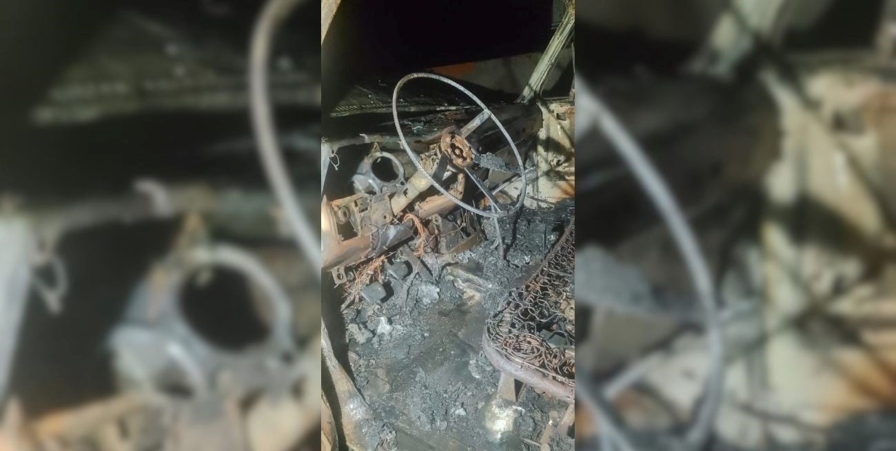 Destrucción total de un camión tras un incendio en Sauce Viejo