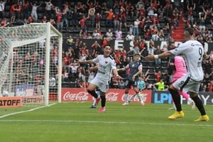 Colón vs. Los Andes | Fecha 30 | Primera Nacional. Foto: Manuel Fabatía.