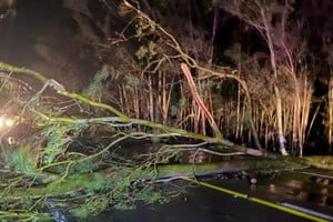 Una fuerte tormenta atravesó buena parte del interior de Uruguay  Créditos: Policía Caminera