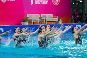 El equipo argentino durante la rutina acrobática en Rosario.