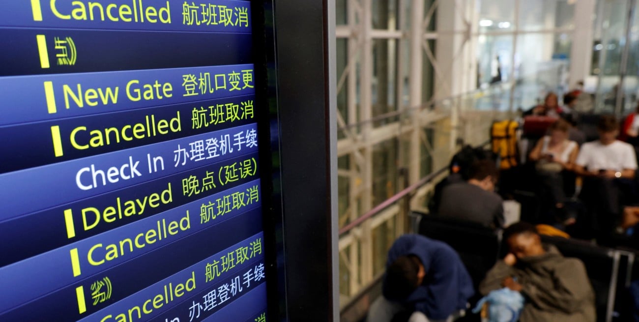 Tifón Dujuan: Japón cancela vuelos y suspende servicios ante el riesgo de lluvias récord