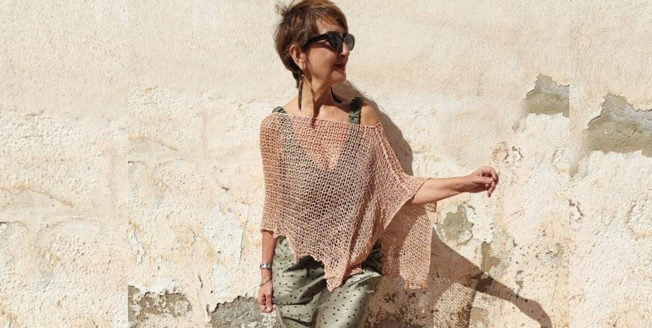 Adiós a los abrigos pesados: el poncho es la prenda estrella de la primavera