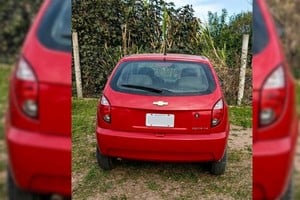 El vehículo que fue hallado abandonado en Candioti. Foto: Gentileza