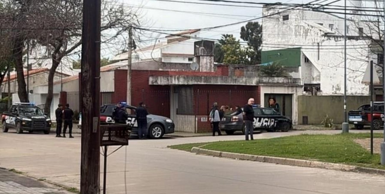 Encontraron muerta a una mujer de 62 años dentro de su casa; sangre en el rostro y una puerta violentada